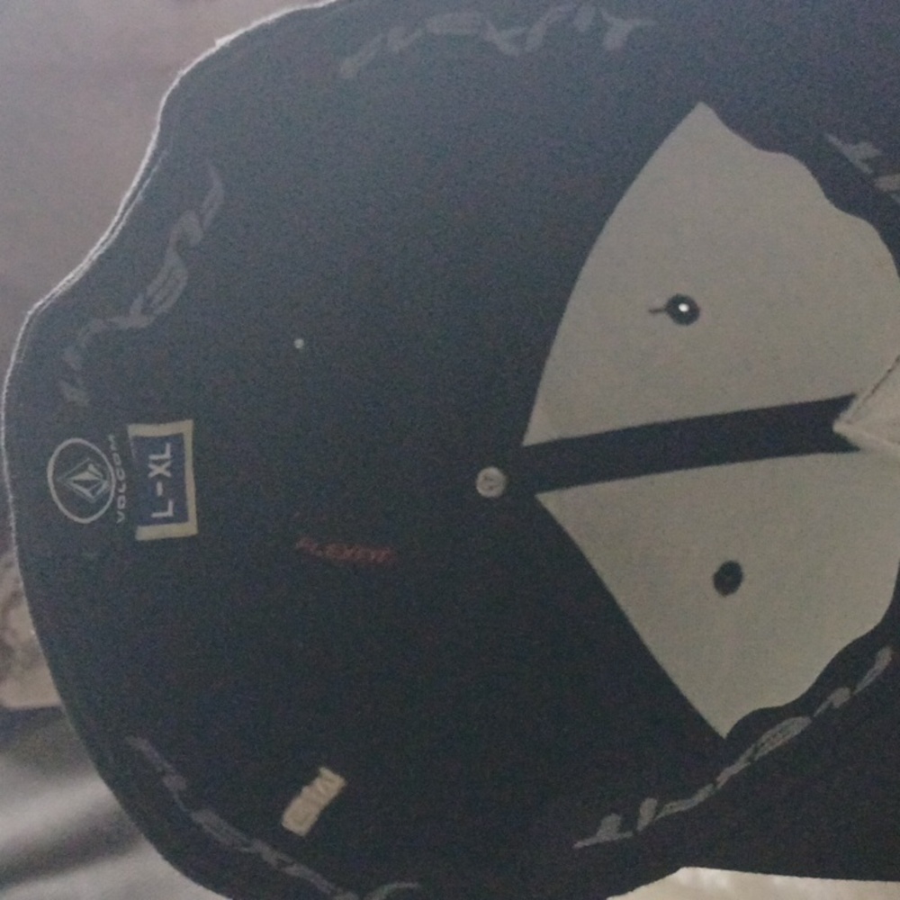 Volcom fitted hat - Picture 4 of 4